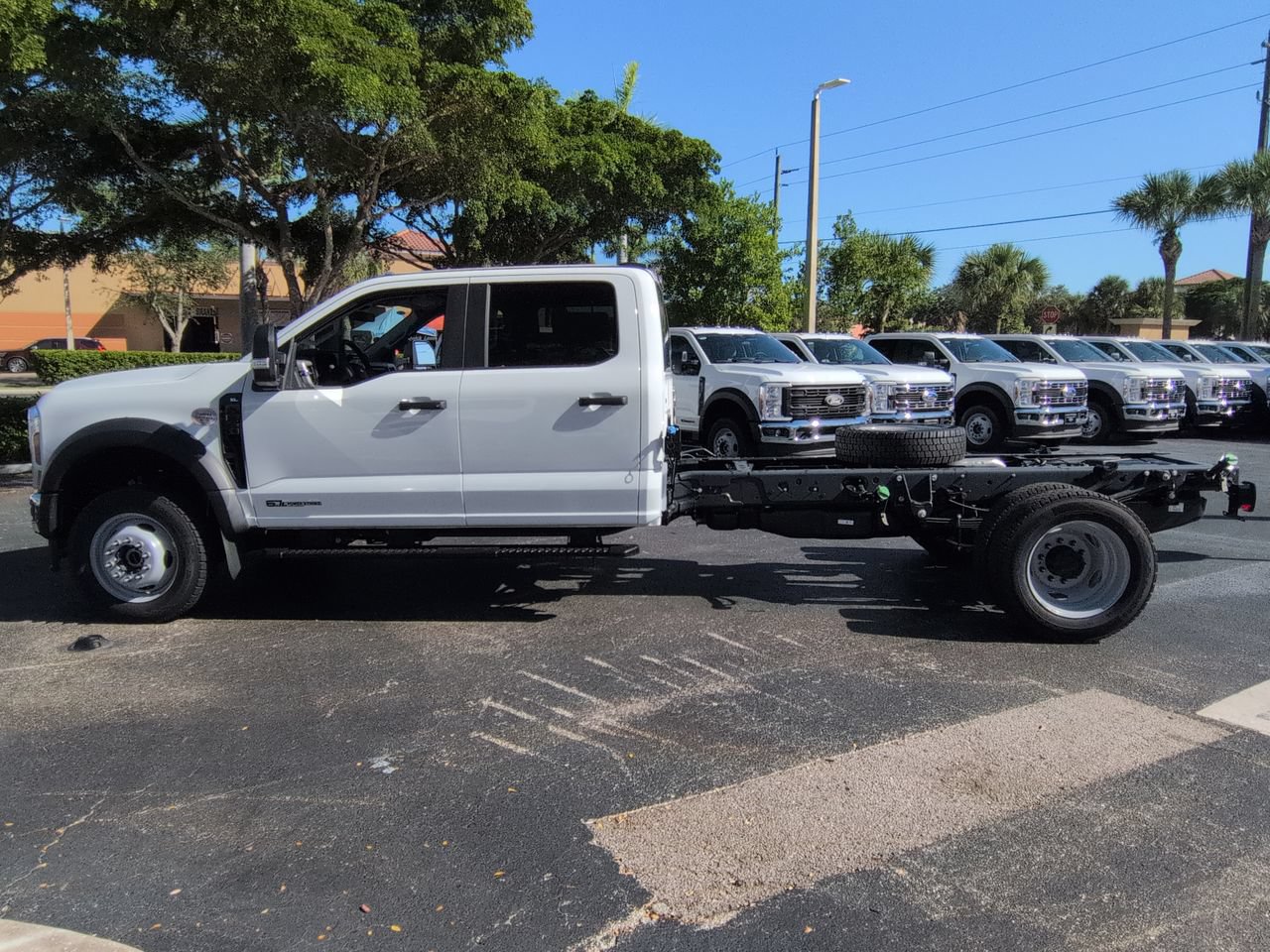 New 2027 Ford F550 4x4 Crew Cab image 7
