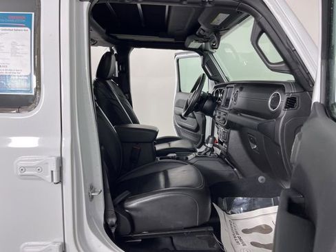 Used 2022 Jeep Wrangler Unlimited Sahara w/ Cold Weather Group image 38