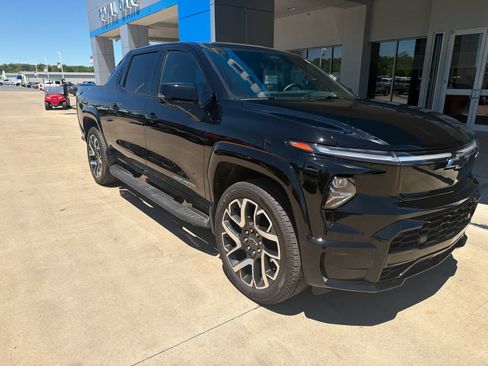 New 2025 Chevrolet Silverado EV RST AWD/4WD image 9