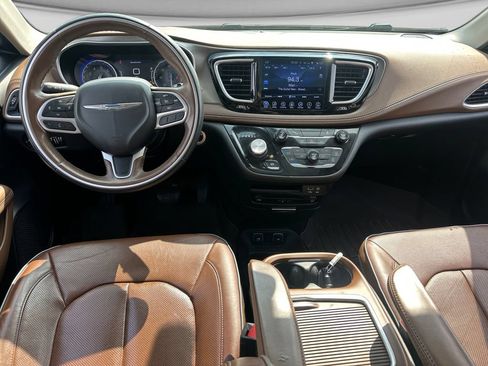 Used 2017 Chrysler Pacifica Limited w/ UConnect Theater Package FWD image 19