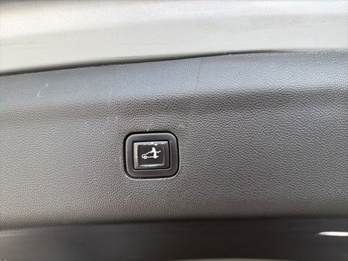 Used 2020 Buick Enclave Essence w/ Sport Touring Edition image 33