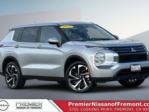 Used 2022 Mitsubishi Outlander ES image 1