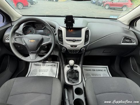 Used 2017 Chevrolet Cruze LS FWD image 15