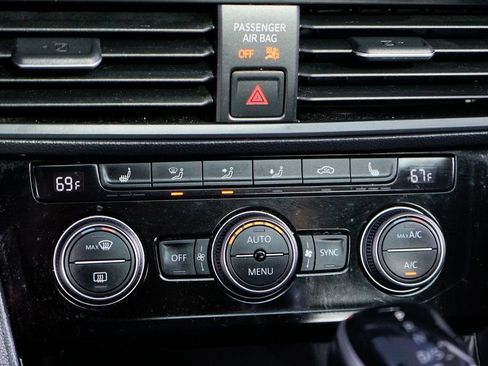 Used 2022 Volkswagen Jetta SE image 32