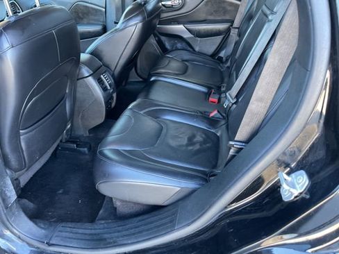 Used 2019 Jeep Cherokee Limited w/ Luxury Group FWD image 14