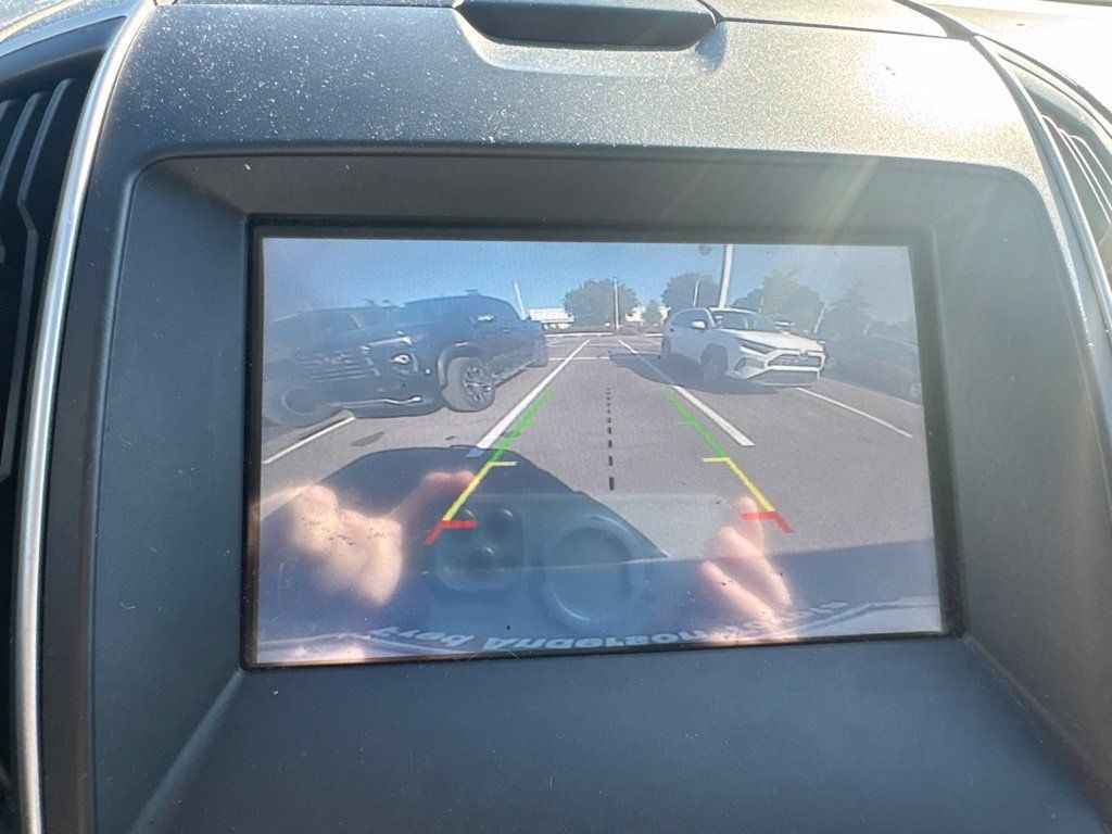 Used 2017 Ford Edge SEL w/ Equipment Group 201A FWD image 12