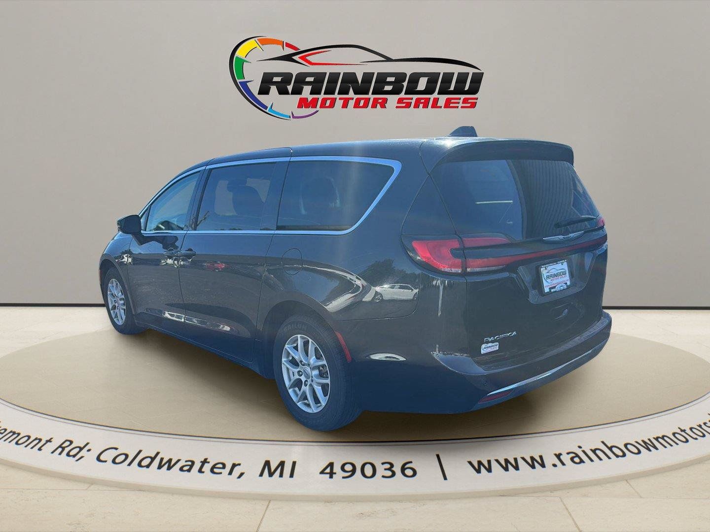 Used 2023 Chrysler Pacifica Touring-L FWD image 5