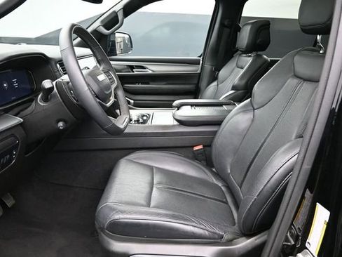Used 2024 Jeep Wagoneer Series II AWD/4WD image 12