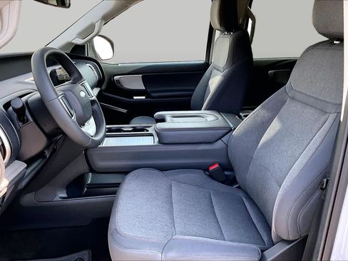 Used 2025 Ford Expedition Active RWD image 13