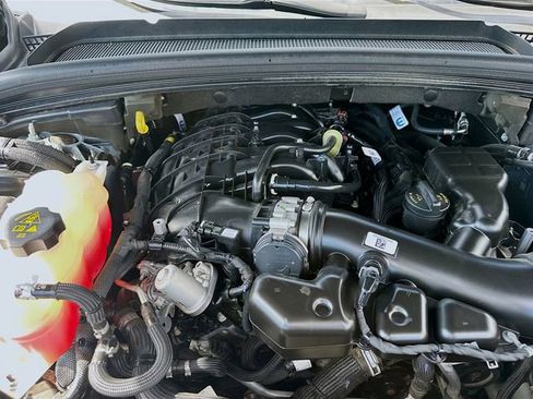 Used 2024 Jeep Grand Cherokee L Limited w/ Luxury Tech Group II image 32