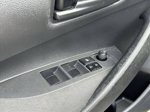 Used 2022 Toyota Corolla LE image 17