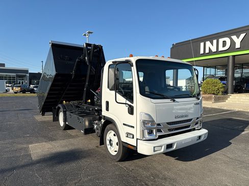 Used 2024 Isuzu NPR image 3