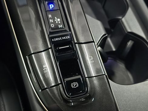 Certified 2025 Toyota Crown Platinum image 7