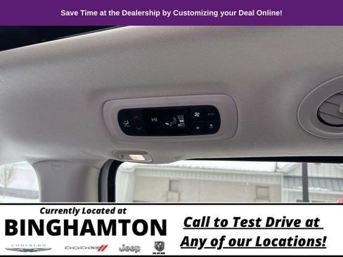 Used 2023 Chrysler Pacifica Limited image 28