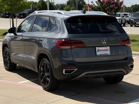 Used 2023 Volkswagen Taos SE w/ Black Wheel Package FWD image 4