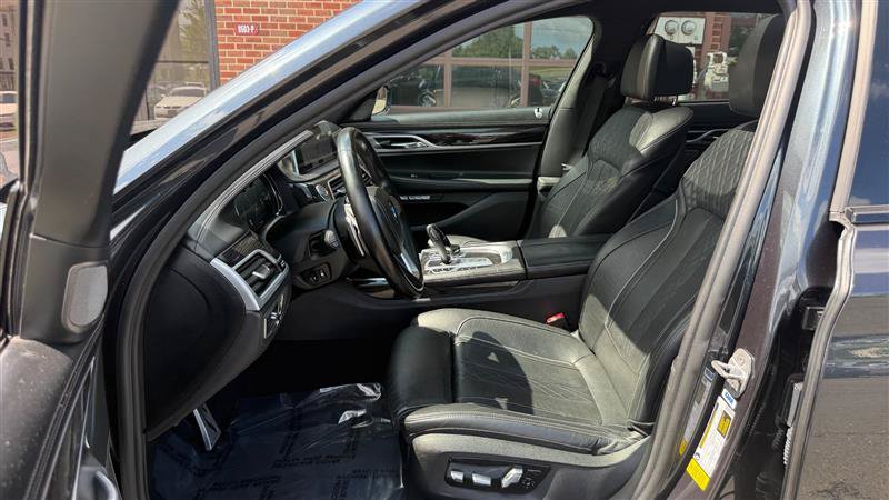 Used 2018 BMW 750i RWD image 29