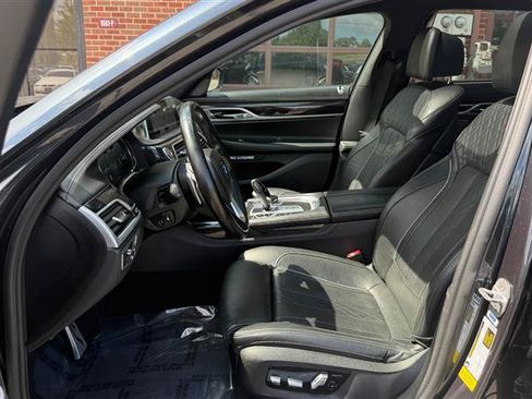 Used 2018 BMW 750i RWD image 29