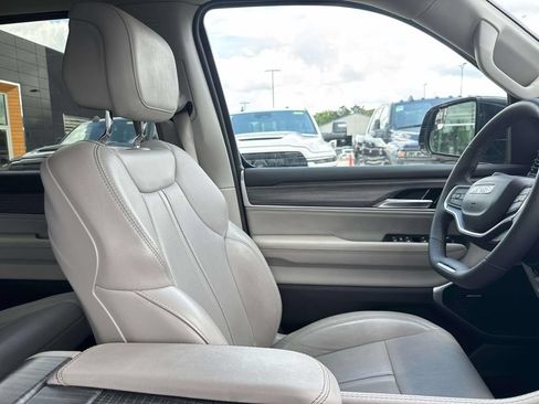 Used 2024 Jeep Wagoneer Series II w/ Flexible Seating Group RWD image 19