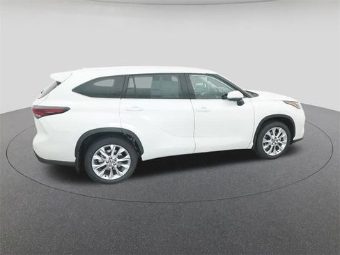New 2026 Toyota Highlander Limited image 10