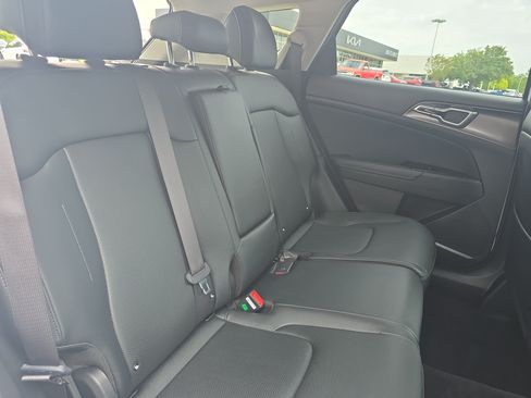 Used 2024 Kia Sportage EX AWD/4WD image 11