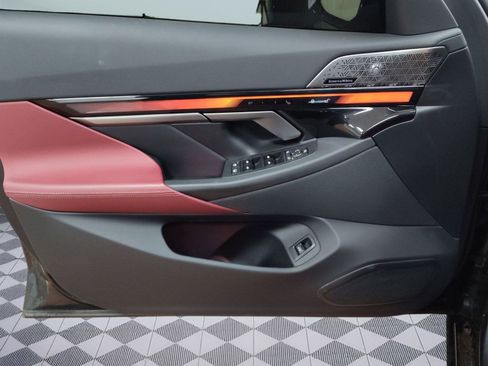 Certified 2025 BMW 550e xDrive w/ Executive Package image 8