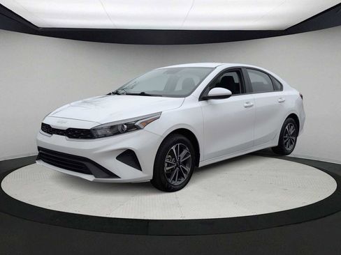 Used 2024 Kia Forte LXS image 4