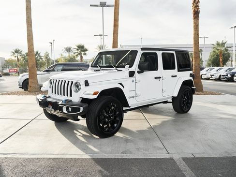 Used 2023 Jeep Wrangler Unlimited Sahara image 4