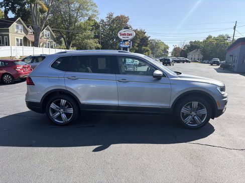 Used 2021 Volkswagen Tiguan SEL w/ 3rd Row Seat Package AWD/4WD image 6