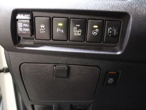 Used 2015 Toyota Sienna Limited Premium w/ Advanced Technology Package FWD image 39
