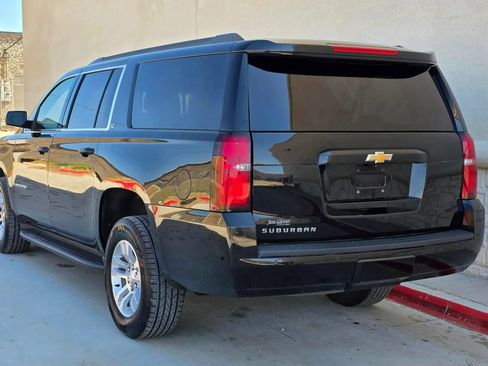Used 2019 Chevrolet Suburban LT image 6