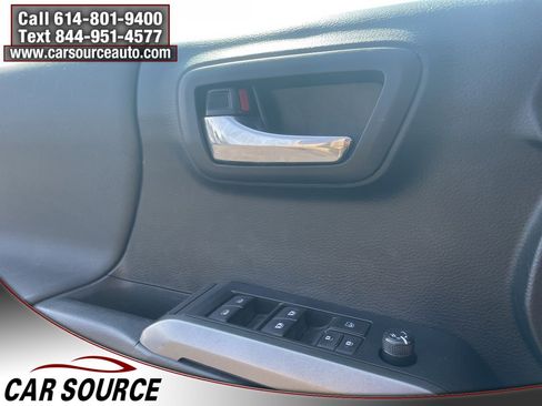 Used 2019 Toyota Tacoma TRD Off-Road image 19