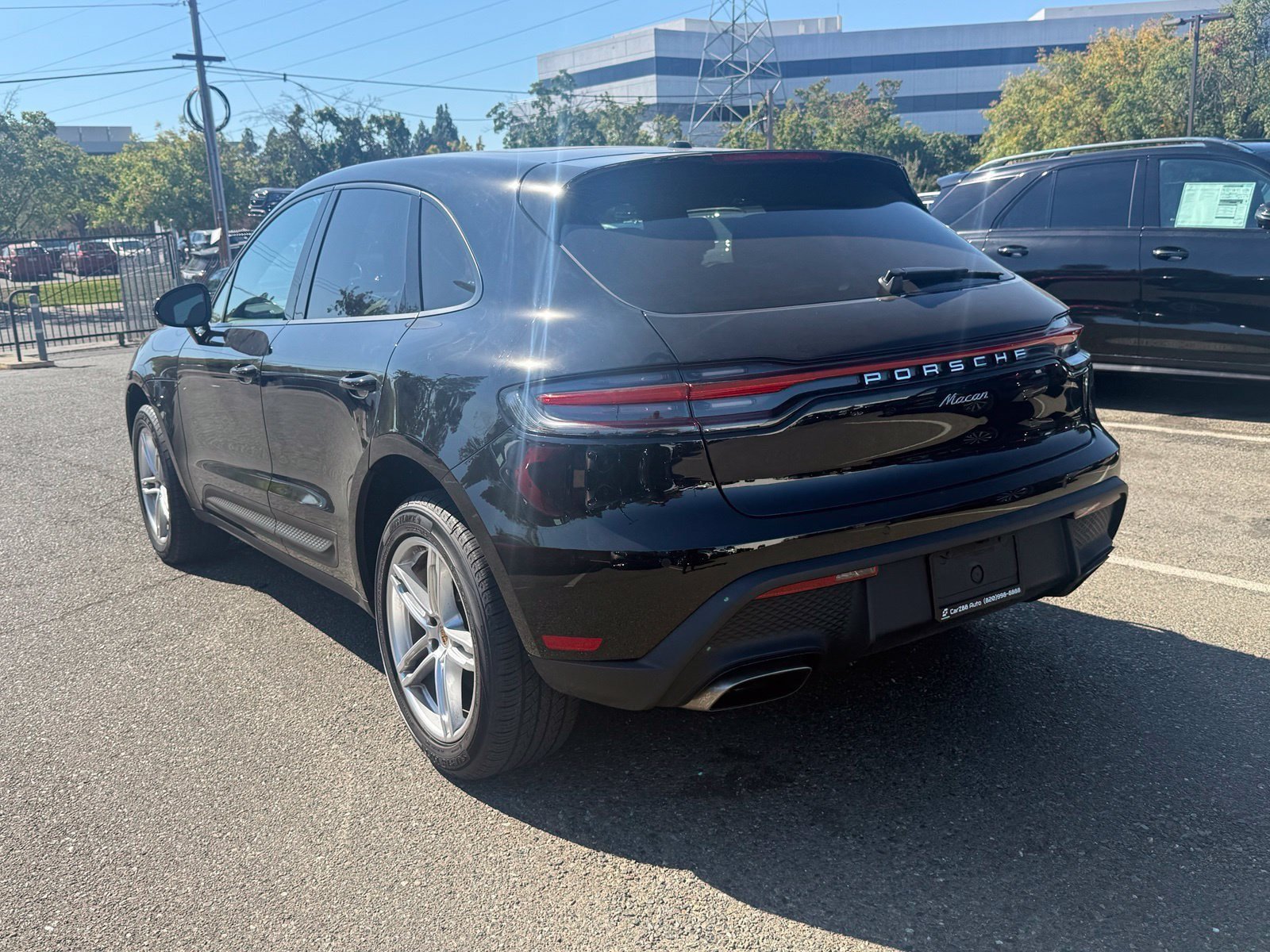 Used 2023 Porsche Macan AWD/4WD image 3