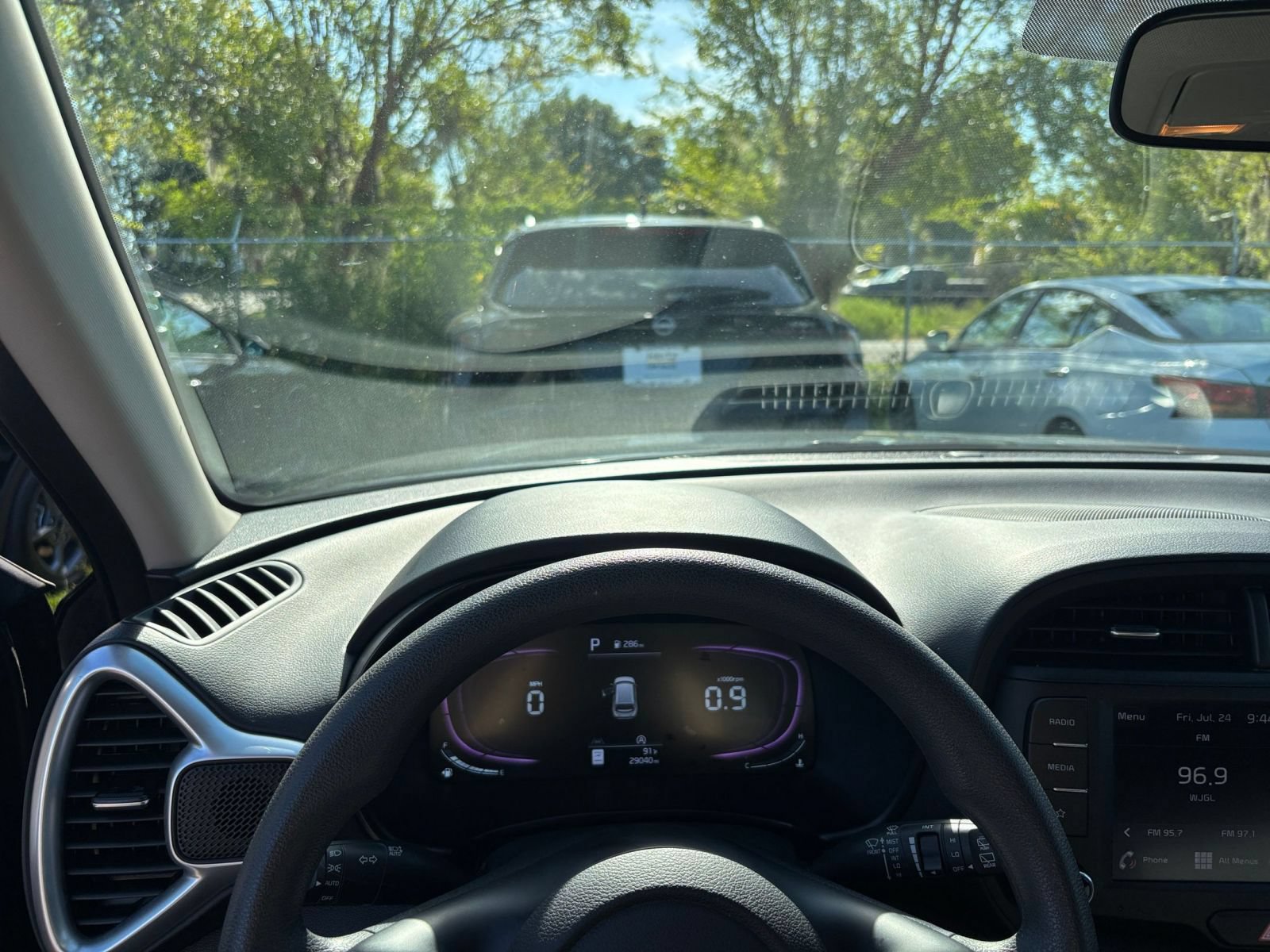 Used 2025 Kia Soul LX w/ LX Technology Package FWD image 31