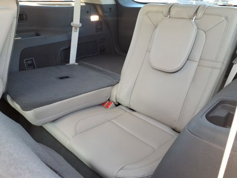 Used 2023 Lincoln Aviator Grand Touring w/ Elements Package Plus image 11