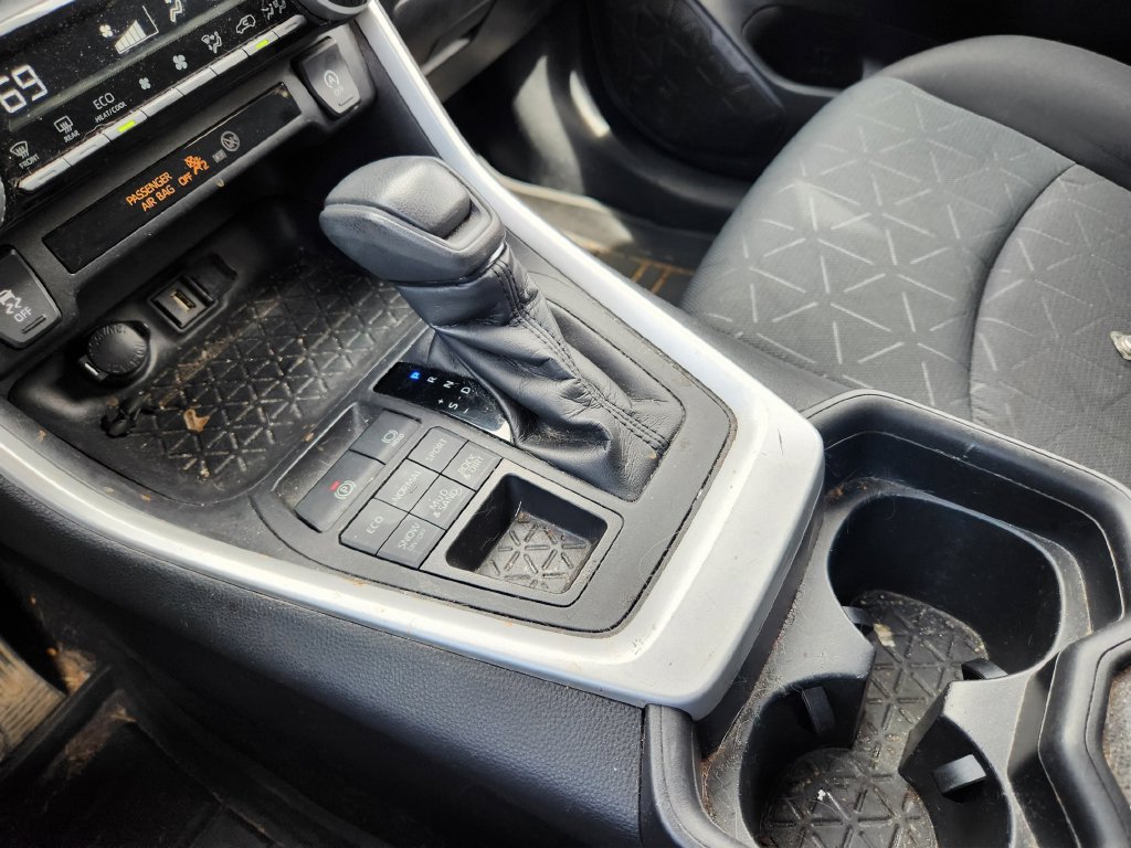 Used 2021 Toyota RAV4 XLE AWD/4WD image 24