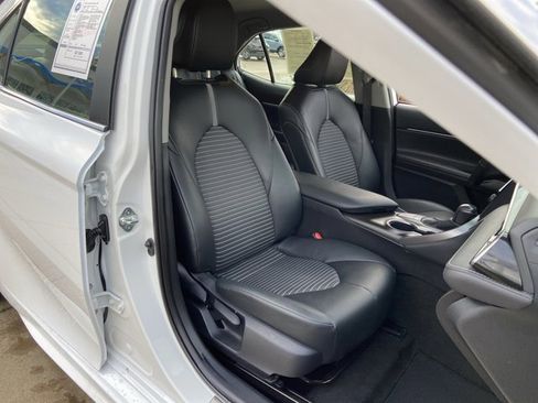 Used 2024 Toyota Camry SE image 19