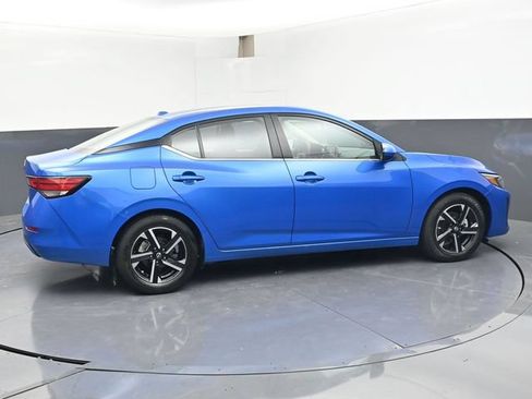 Used 2025 Nissan Sentra SV FWD image 3