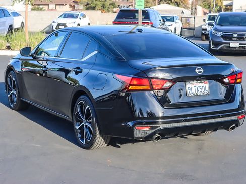 Used 2024 Nissan Altima 2.5 SR image 2