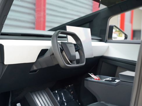 Used 2024 Tesla Cybertruck AWD Crew Cab image 14