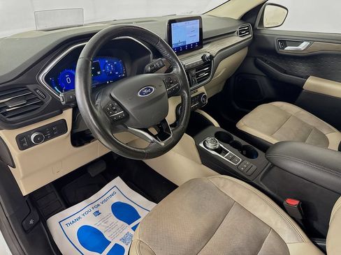 Used 2020 Ford Escape Titanium w/ Titanium Premium Package 2.0 FWD image 10
