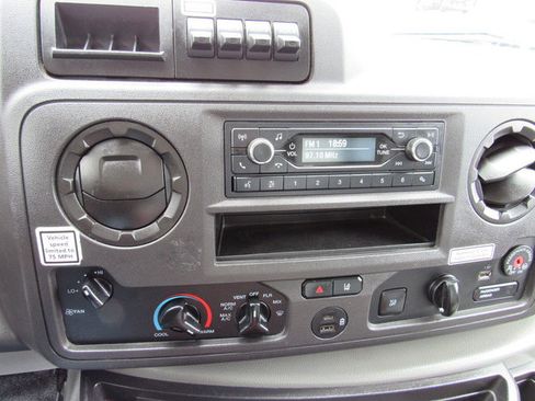 Used 2022 Ford E-350 and Econoline 350 Super Duty RWD image 30