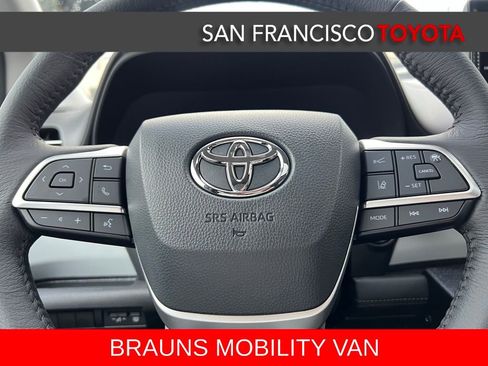 Used 2025 Toyota Sienna XLE image 44