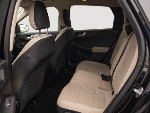 Used 2020 Ford Escape SE image 16