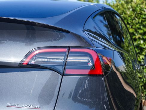 Used 2022 Tesla Model Y Performance AWD/4WD image 7