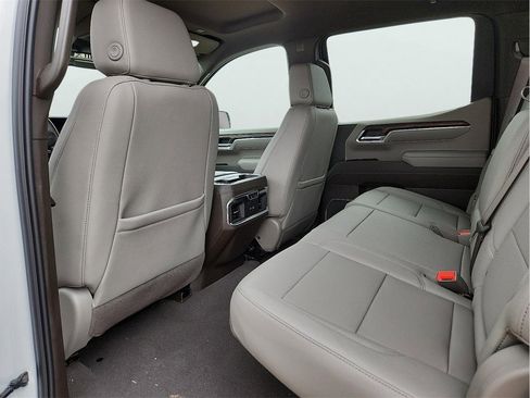 New 2025 GMC Sierra 1500 SLT image 17