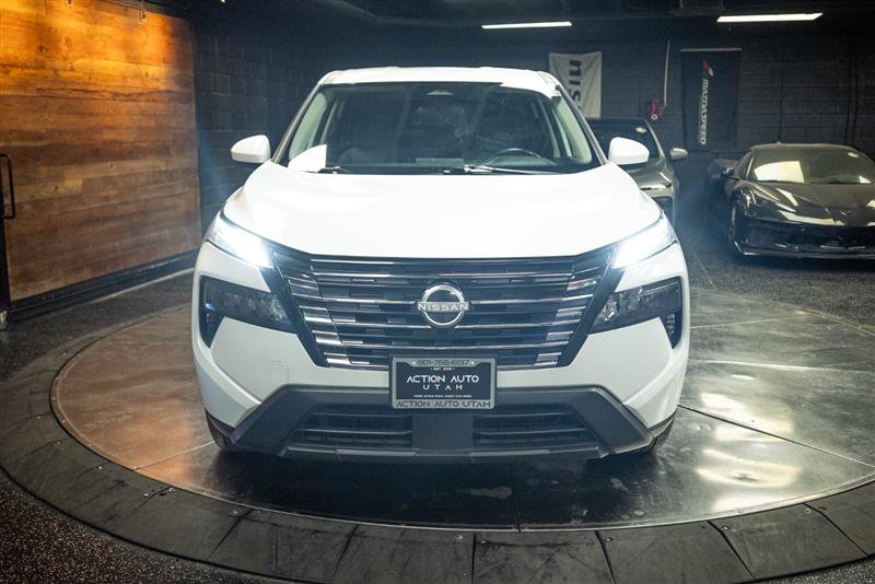 Used 2025 Nissan Rogue SV FWD image 4