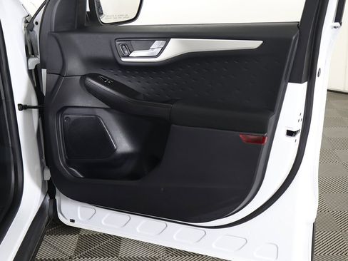 Used 2020 Ford Escape SE image 21