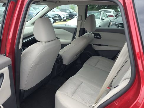 Used 2025 Nissan Rogue SV FWD image 23