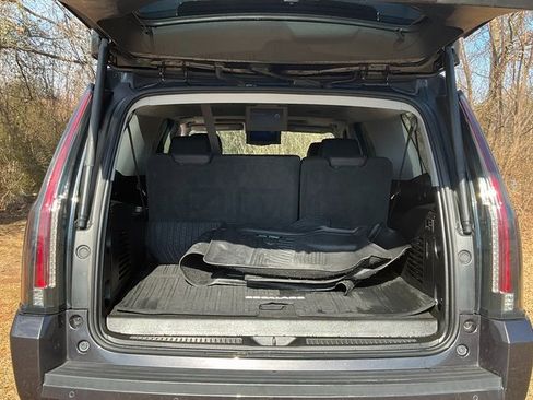 Used 2018 Cadillac Escalade ESV Luxury image 19