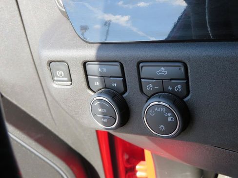 Used 2022 Chevrolet Silverado 1500 LT AWD/4WD image 28